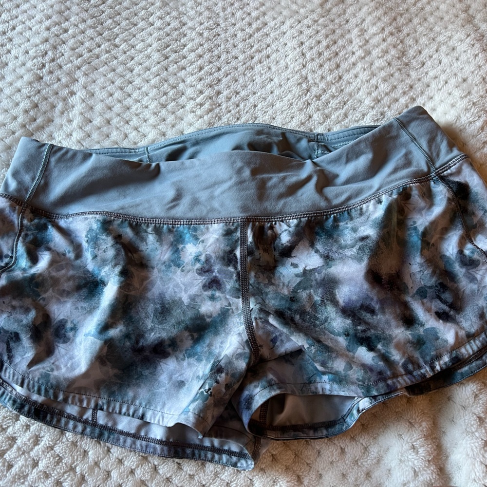 Lululemon Women’s 2.5” Speed up lined shorts low rise size 10 like new